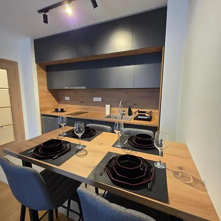 Raj Vv Sa Garazom Lägenhet