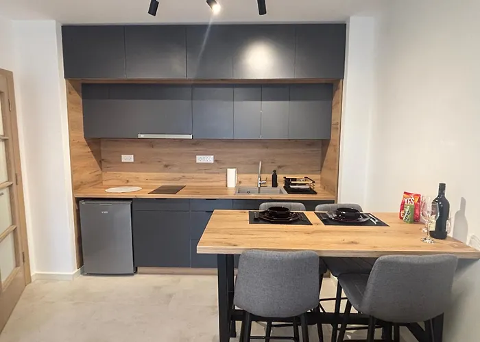 Lägenhet Raj Vv Sa Garazom *