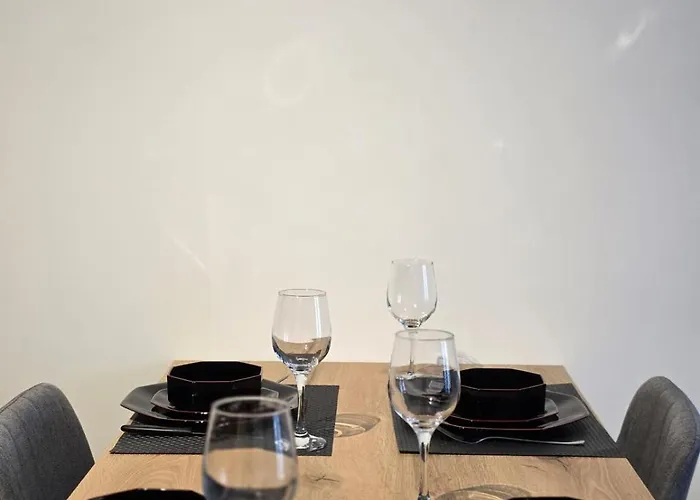 Raj Vv Sa Garazom Lägenhet *