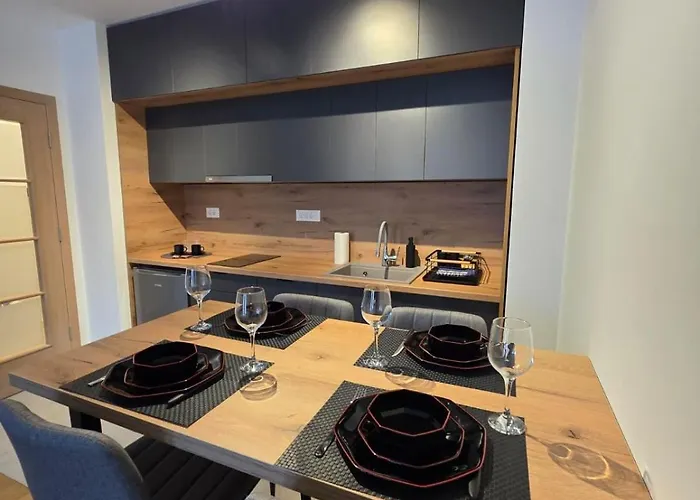 Raj Vv Sa Garazom Lägenhet