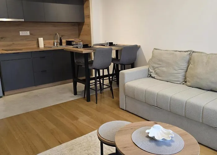 Raj Vv Sa Garazom Lägenhet