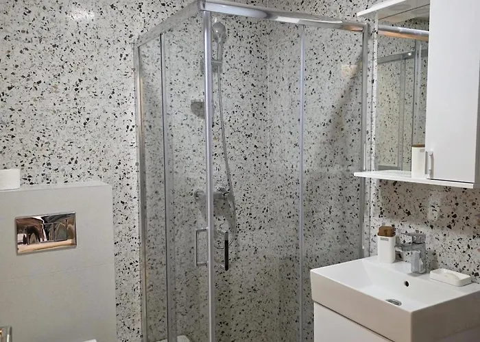 Raj Vv Sa Garazom Vrnjci